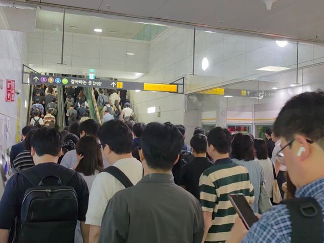 김포공항역 혼잡 현황