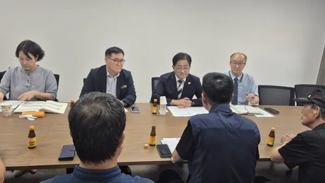 김포시, 가로청소 근로자와 정담회… 임금·복지 예산 건의 사진 1