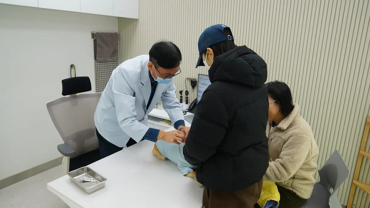 1,2 진료사진 3 특강사진 4,5 반려동물 공공진료센터 전경
