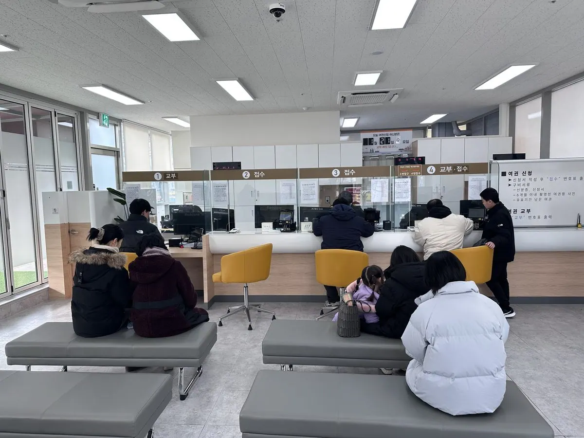 1 민원실 사진 2 민원실 전경 3,4 김포한강신도시 여권민원실 개소식(2025년7월1일) 사진