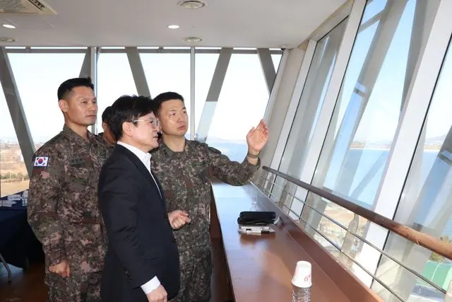 김포시가 13일 육군 제17보병사단과 김포에코센터에서 군관상생발전협의체 구축을 위한 업무협약을 체결했다.