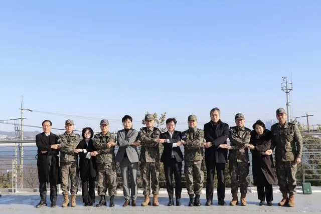 김포시가 13일 육군 제17보병사단과 김포에코센터에서 군관상생발전협의체 구축을 위한 업무협약을 체결했다.