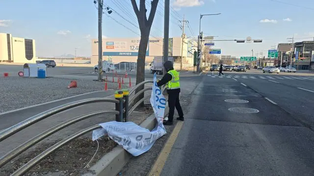 김포시, 강풍 위험 현수막 350건 긴급 제거 사진 2