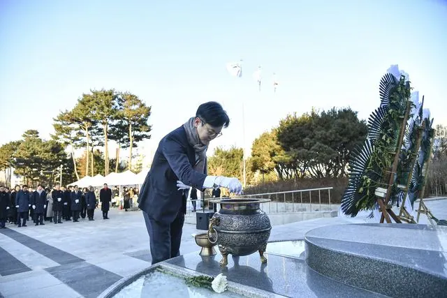 김포시장, 새해 첫 일정으로 현충탑 참배…병오년 시정 방향 제시 사진 1