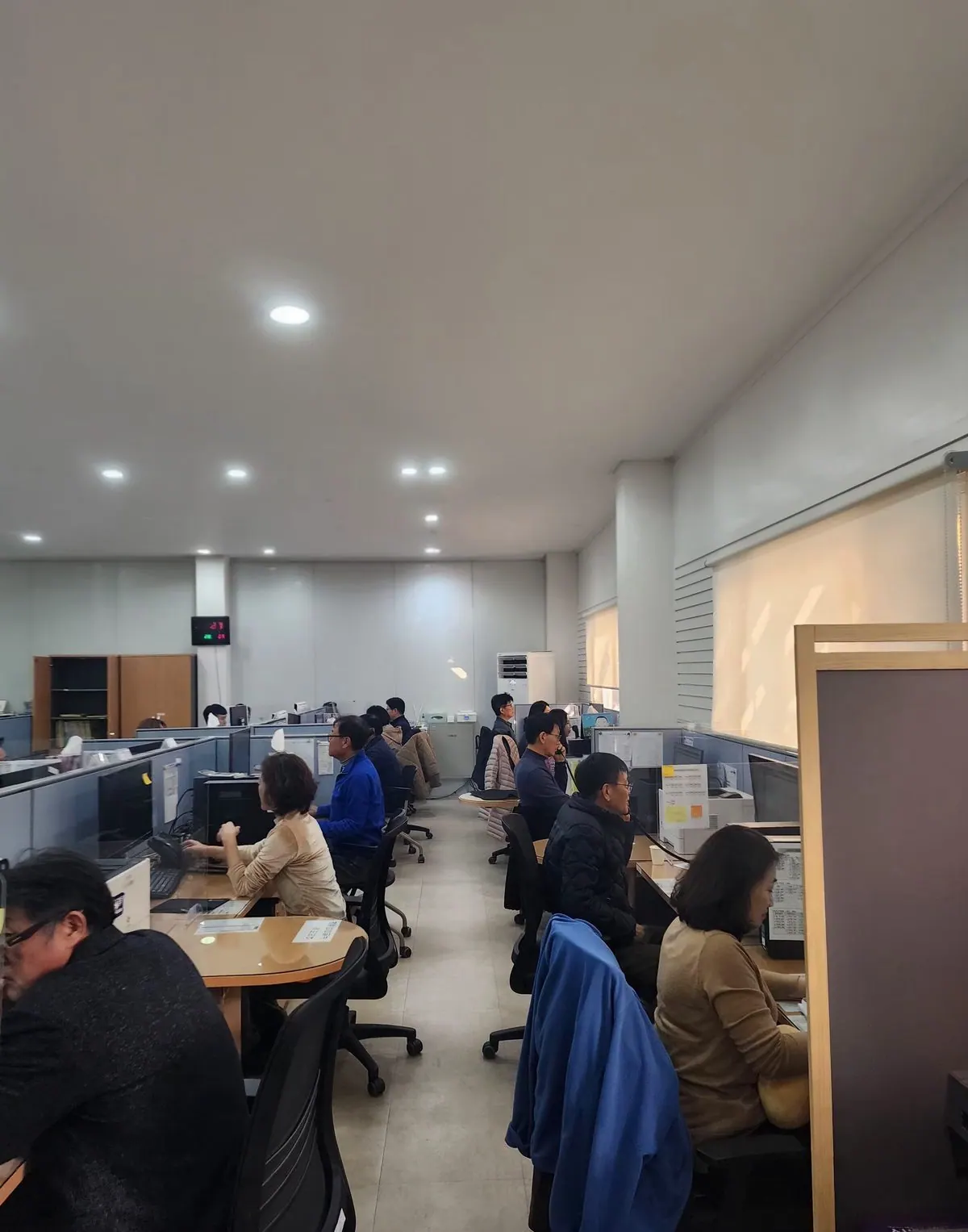 체납조사반 전화 상담 모습