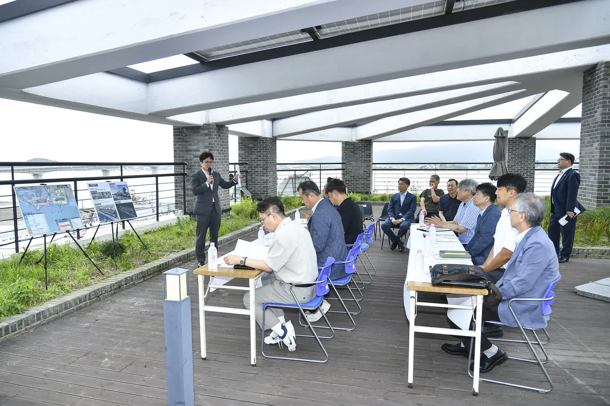 김포시는 해양하천과로 조직을 정비하고 대명항 활성화 전담팀을 운영하는 한편, 현장평가에 김병수 시장이 직접 나서 브리핑하는 등 꾸준한 노력으로 대명항 국가어항 예비대상항 지정 결실을 이뤘다. 1~2 국가어항 신규지정