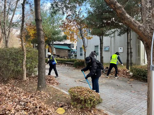 김포시, 가을철 낙엽 대청소로 안전사고 예방 사진 1