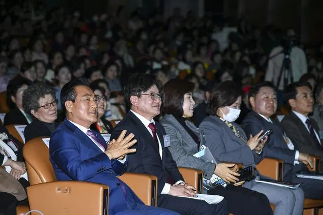 김포시, 전국여성대회 우수 지자체장상 수상…야간안전정책 인정 사진 2