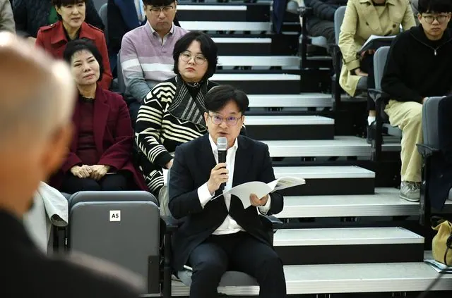 정책토론회에 적극적으로 참여하고 있는 김병수 시장