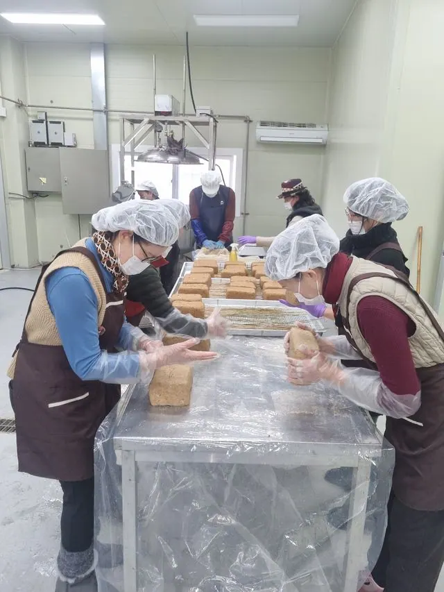 김포시 어린이집 '장 담그기' 체험, 1년 과정 마무리 사진 2