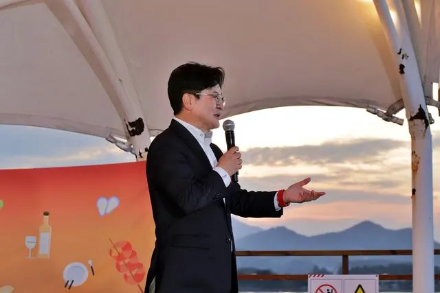 김포 선셋 페스타, 군함 위 다이닝에 관람객 북적 사진 2