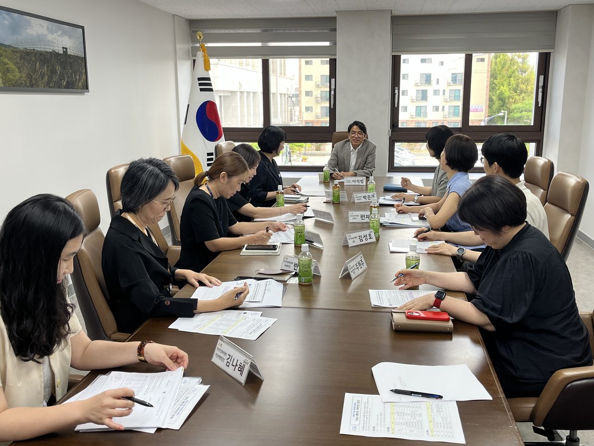 김포시가 청소년 자살예방을 위한 지역사회 협력체계 구축을 위해 ‘청소년 생명지킴 지역안전망 협의회’를 구성하고 지난 14일 제1차 회의를 개최했다.