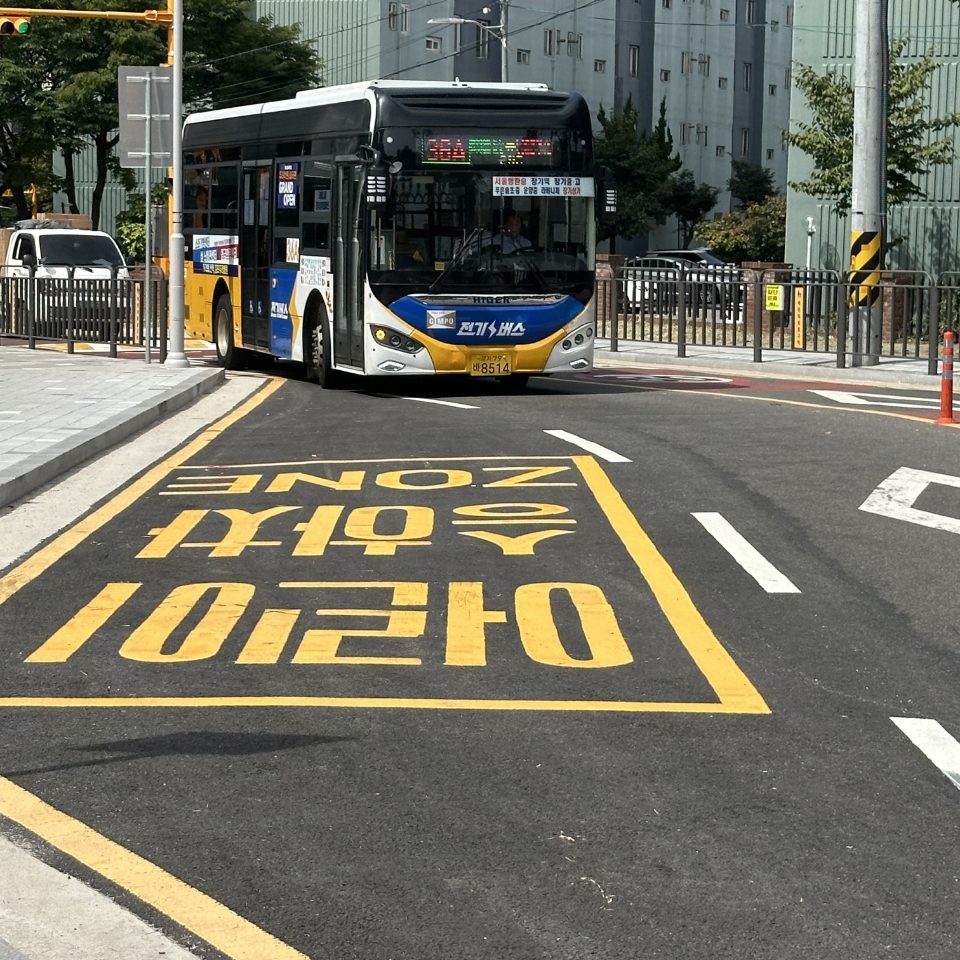1 이기형 김포시장 2 36A 마을버스 3 36A 노선도 4 36A 정류소 * 홈페이지에 게재한 사진은 2,1,3,4번 사진입니다