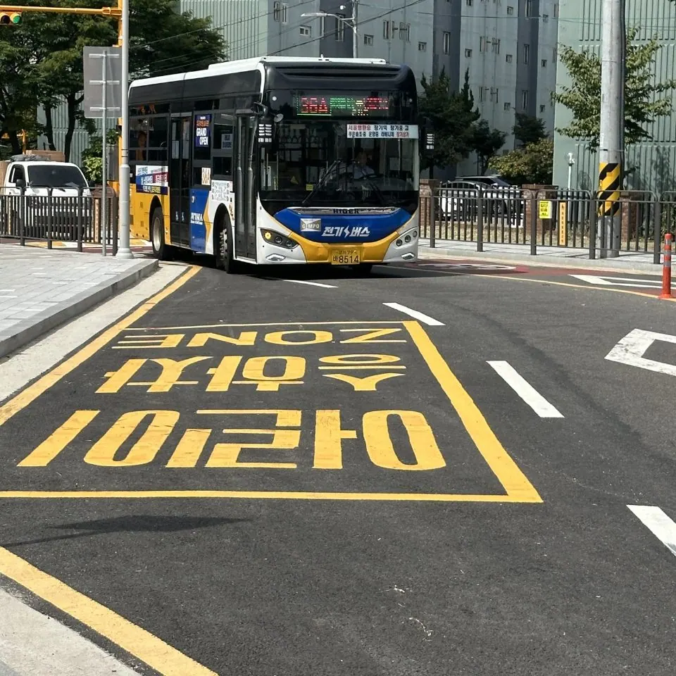 1 이기형 김포시장 2 36A 마을버스 3 36A 노선도 4 36A 정류소 * 홈페이지에 게재한 사진은 2,1,3,4번 사진입니다
