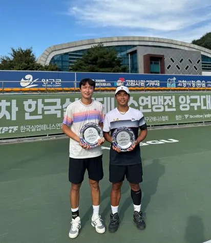 남자복식에서 3위 입상한 김동주(좌)·곽호민(우) 선수