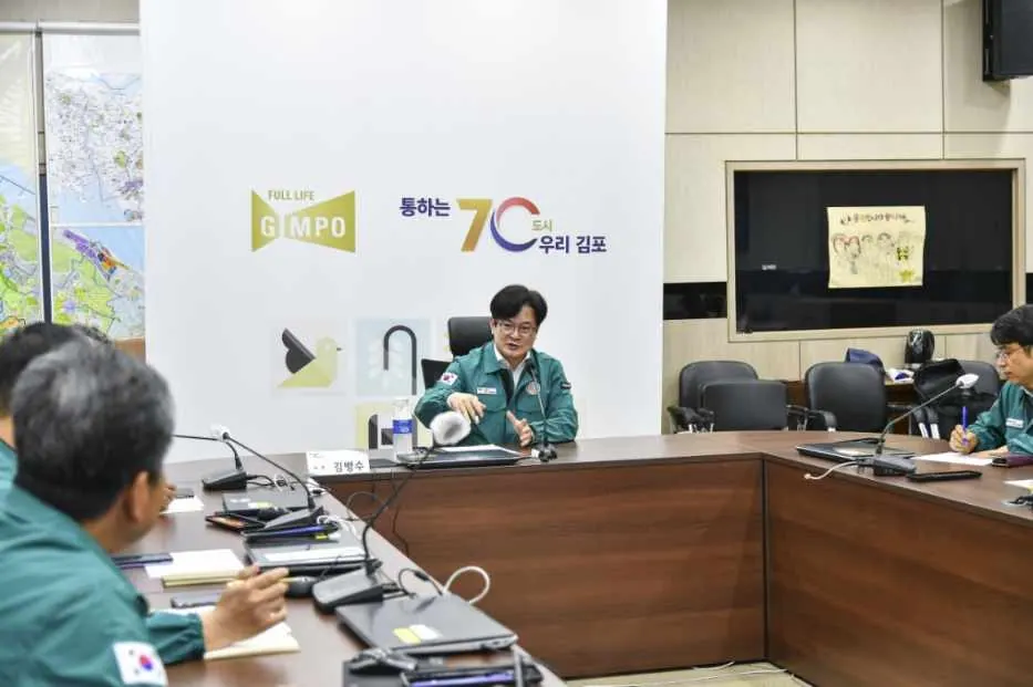 김병수 김포시장이 직접 재난안전통신망 대응체계를 점검했다.