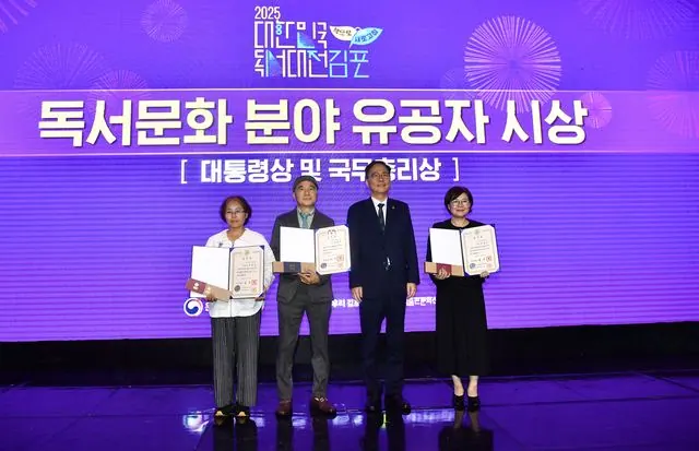 식전 퍼포먼스인 위자드콰이어 초등합창단의 무대