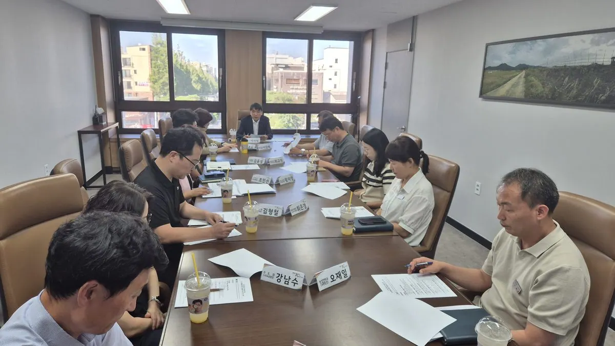 김포시가 11일 ‘지역경기체감 회복을 위한 전담팀’을 구성하고 3차 회의를 개최했다.