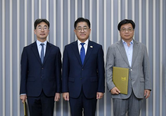 신규 위촉 고문변호사 단체