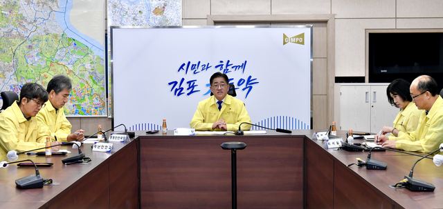 김포시, 폭염중대경보 긴급대책회의…무더위쉼터 냉방 점검 사진 1