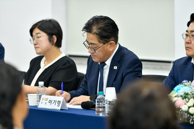 김포시장 14개 읍면동 순회 마무리…민원 124건 접수 사진 1