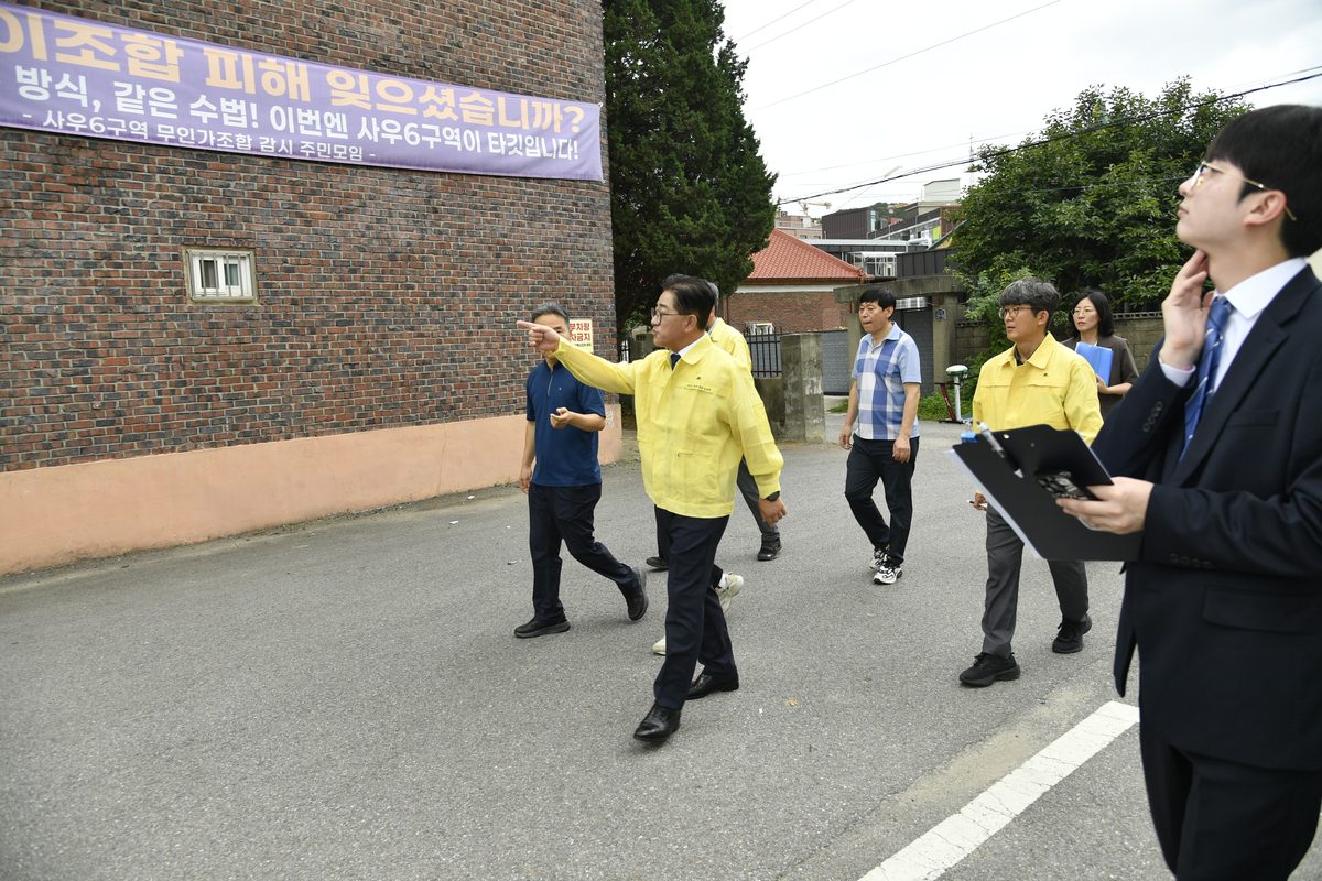 이기형 김포시장이 14일 행정안전국장, 재난안전과장, 하수과장, 고촌읍장, 사우동장 등과 함께 ▲사우동 대광연립 ▲고촌읍 노을펌프장 등 침수취약지역 2개소에 대한 현장점검을 실시했다.