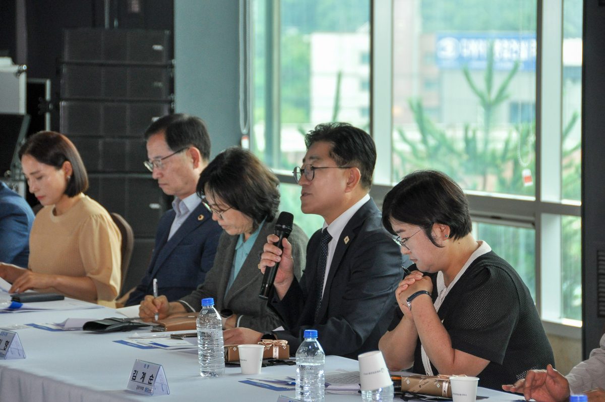 이기형 김포시장이 지난 6일 김포상공회의소 간담회에 참석해 선순환 산업생태계 조성을 위한 민관 협력 강화를 강조했다.