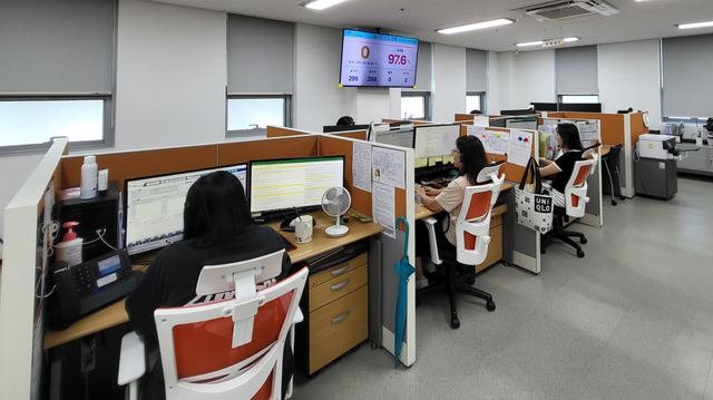김포 민원콜센터, 상담사 15명이 연 26만5천건 응대 사진 1