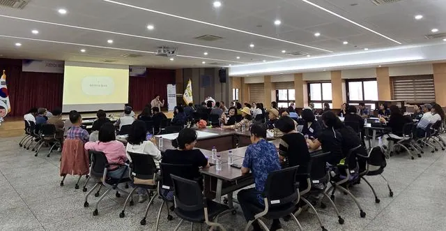 김포시, 14개 읍면동 주민자치위원 원탁회의 교육 사진 3