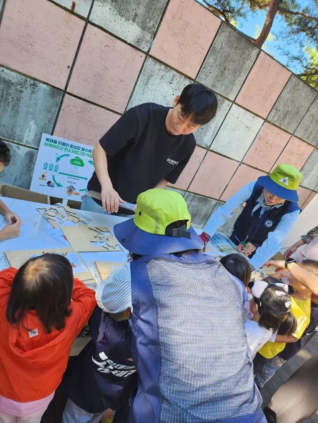 김포시, 초당공원서 어린이 목재 체험 행사 진행 사진 1