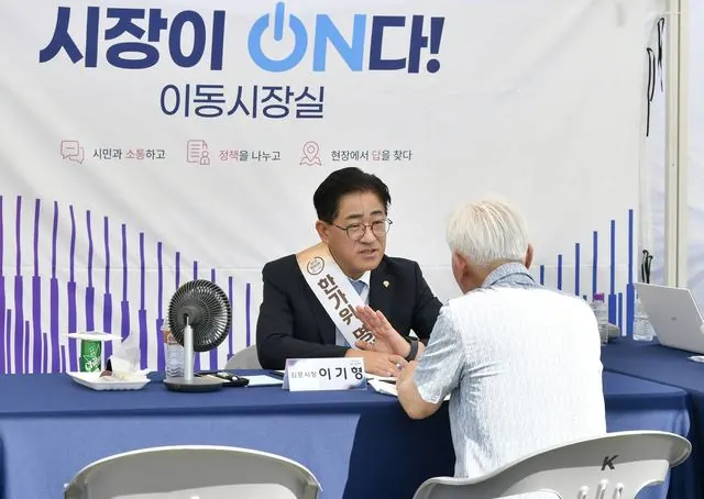 김포5일장에 이동시장실… 시민 건의 50여건 접수 사진 3