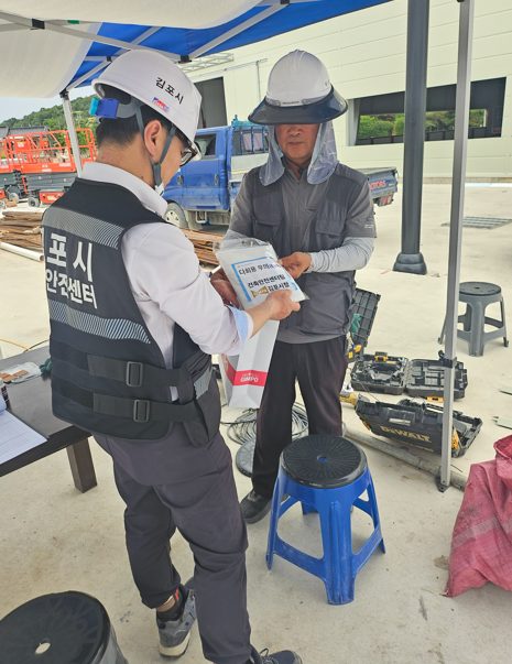 김포시, 건축공사장 30곳 돌며 장마철 안전수칙 홍보