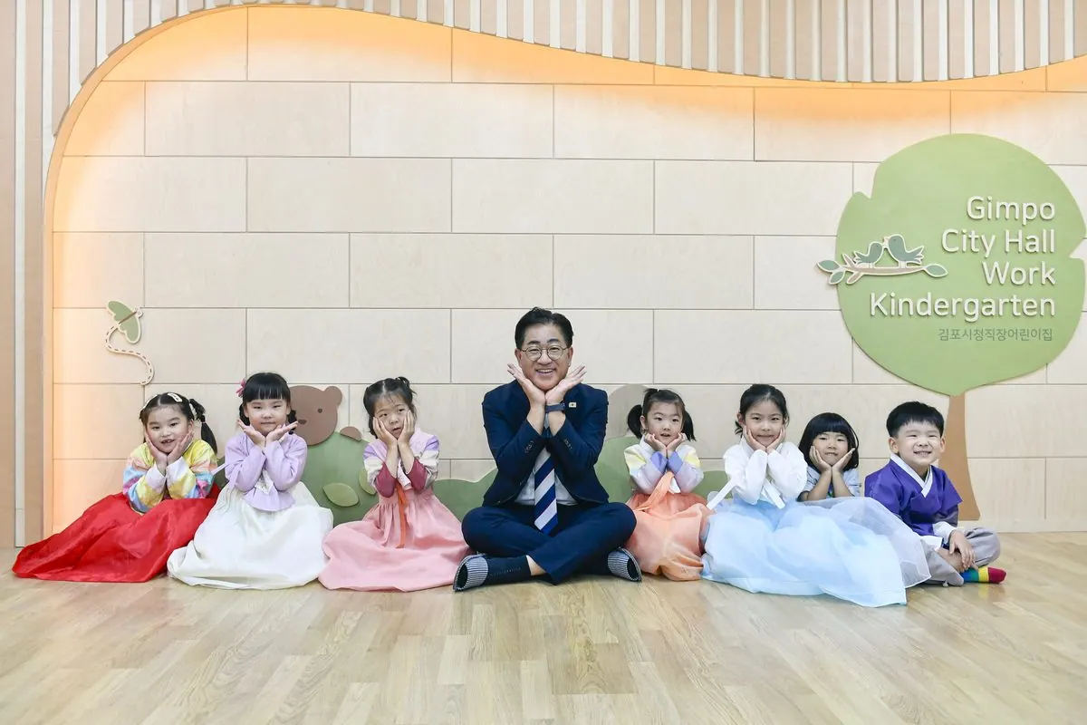 이기형 김포시장이 21일 김포시청 직장어린이집을 찾아 원아들과 함께 하는 시간을 가졌다.