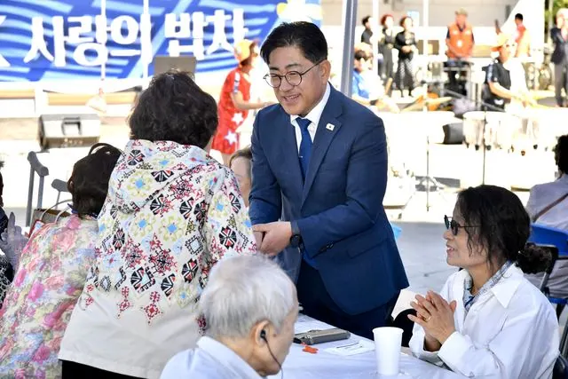 김포, 2일 고촌읍서 '사랑의 밥차' 무료급식 사진 4