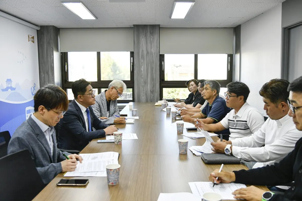 김포시는 지난 28일 건설기계사업자협의회와 정담회를 가졌다.