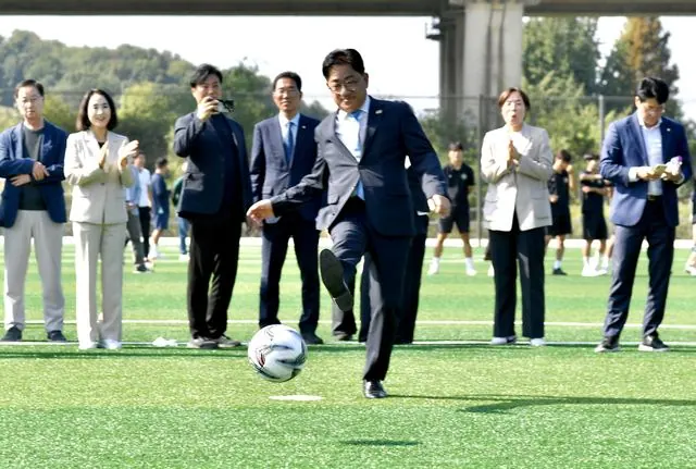 김포 최초 한강 조망 축구장 신곡 개장 사진 3