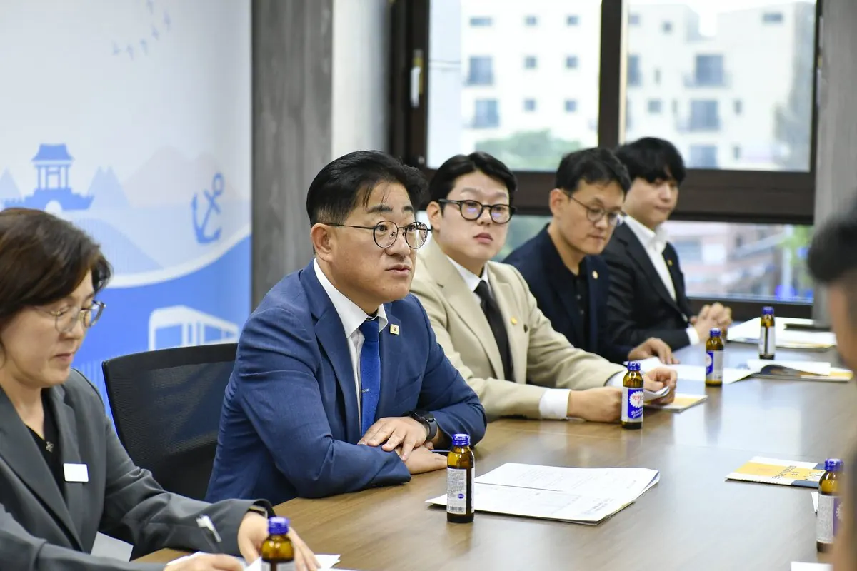 이기형 김포시장이 2일 모범청년기업인협회 회원들과 간담회를 열고 청년기업인들과 소통했다.