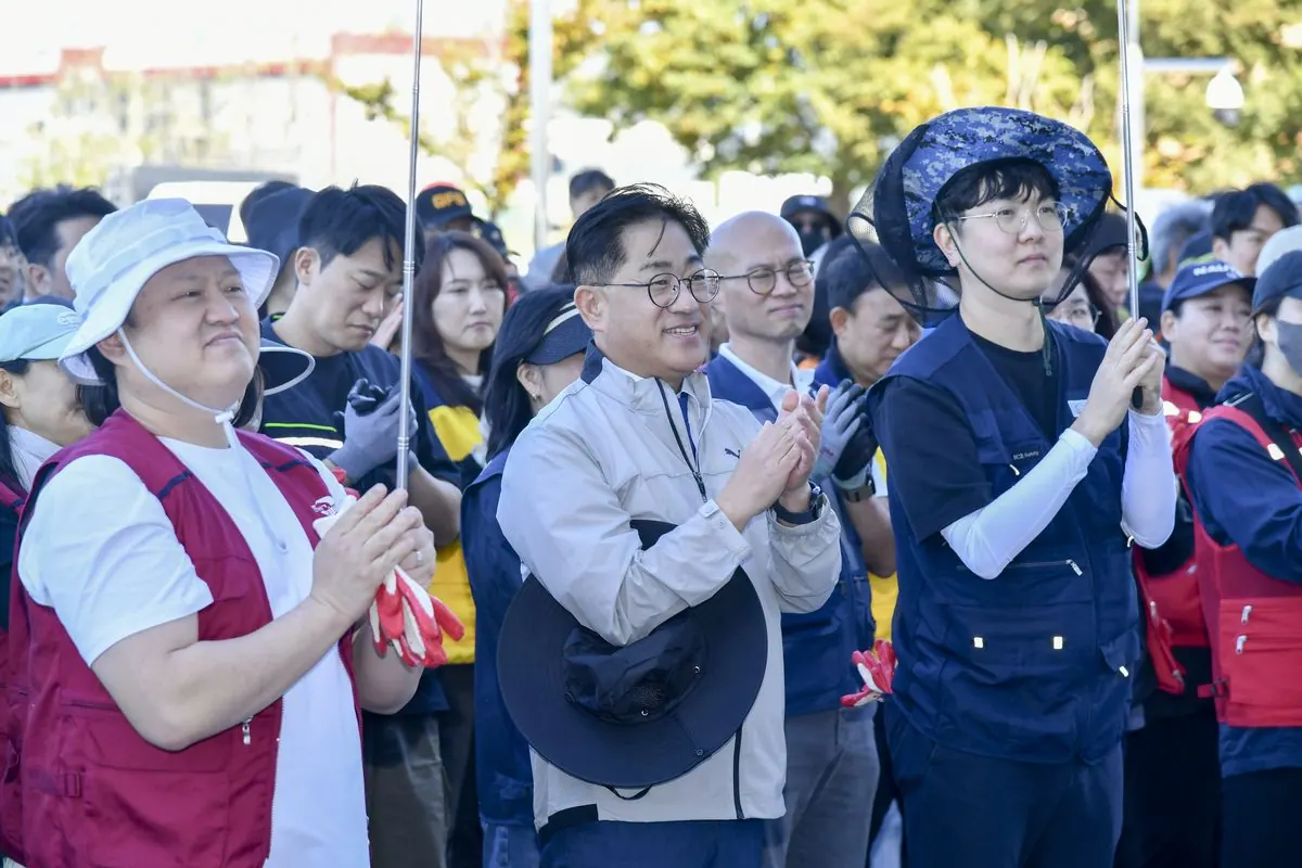 김포시가 2일 양촌읍 누산리 봉성포천 일원에서 ‘2026 하반기 시민공감 우리시 하천가꾸기 행사’를 개최했다.