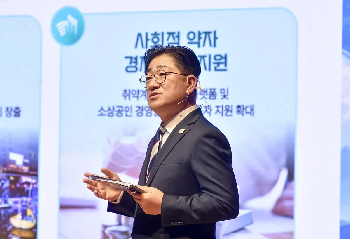 김포시는 7일 김포아트홀 3층 대강당에서 「민선9기 출범 100일 – 시민과의 톡톡톡」을 개최했다. * 홈페이지에 게재된 사진은 2,3,5,7,8번 사진입니다