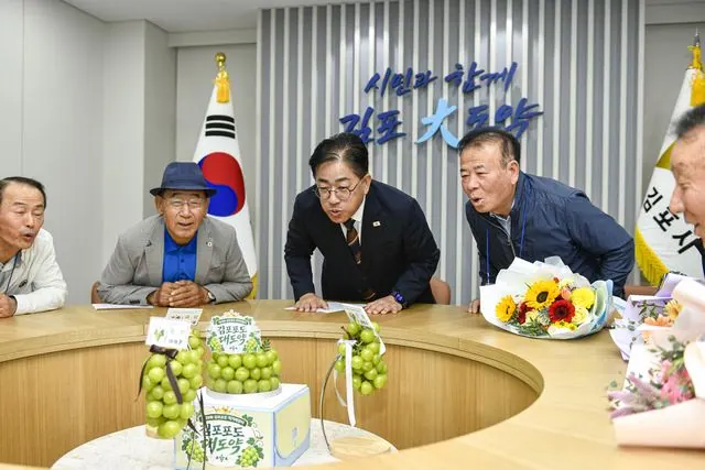김포 샤인머스캣 품평회 시상식…금상은 월곶 민경국 농가 사진 1