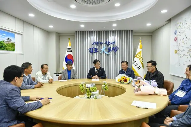 김포 샤인머스캣 품평회 시상식…금상은 월곶 민경국 농가 사진 2