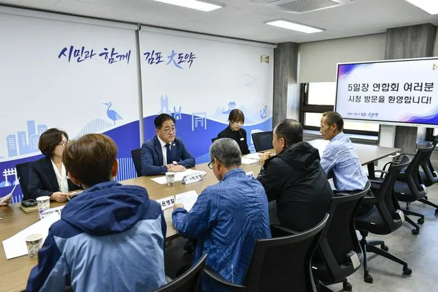 김포5일장 상인회 만난 김포시, 운영 애로 청취 사진 2