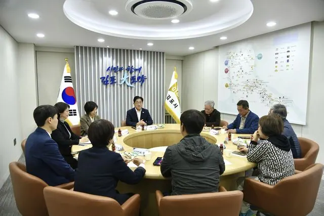 김포시새마을회 임원진과 이기형 시장 정담회…협력 방안 논의 사진 1