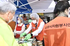 김포 사랑의 밥차 올해 마지막 행사, 마산동서 취약계층 300여 명 식사