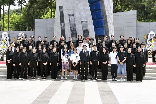 김포시 현충일 추념식, 청소년이 헌화·안내 도맡아 사진 4