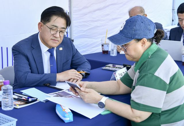 김포 이동시장실 2회차, 아트빌리지서 민원 50여 건 접수 사진 1