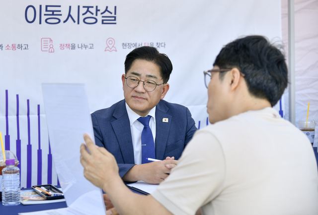 김포 이동시장실 2회차, 아트빌리지서 민원 50여 건 접수 사진 2