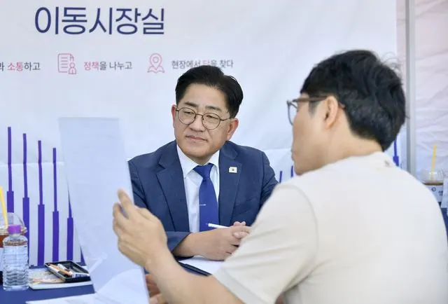 김포 이동시장실 2회차, 아트빌리지서 민원 50여 건 접수 사진 2