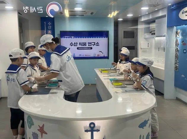 김포 이주배경청소년 45명, 키자니아서 직업체험 사진 1