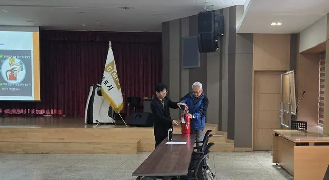 김포시 공공일자리 참여자 안전교육…화재대피·소화기 실습 사진 3
